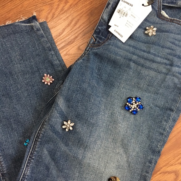 NWT Express Girlfriend High Rise Embellished jeans - Picture 3 of 4